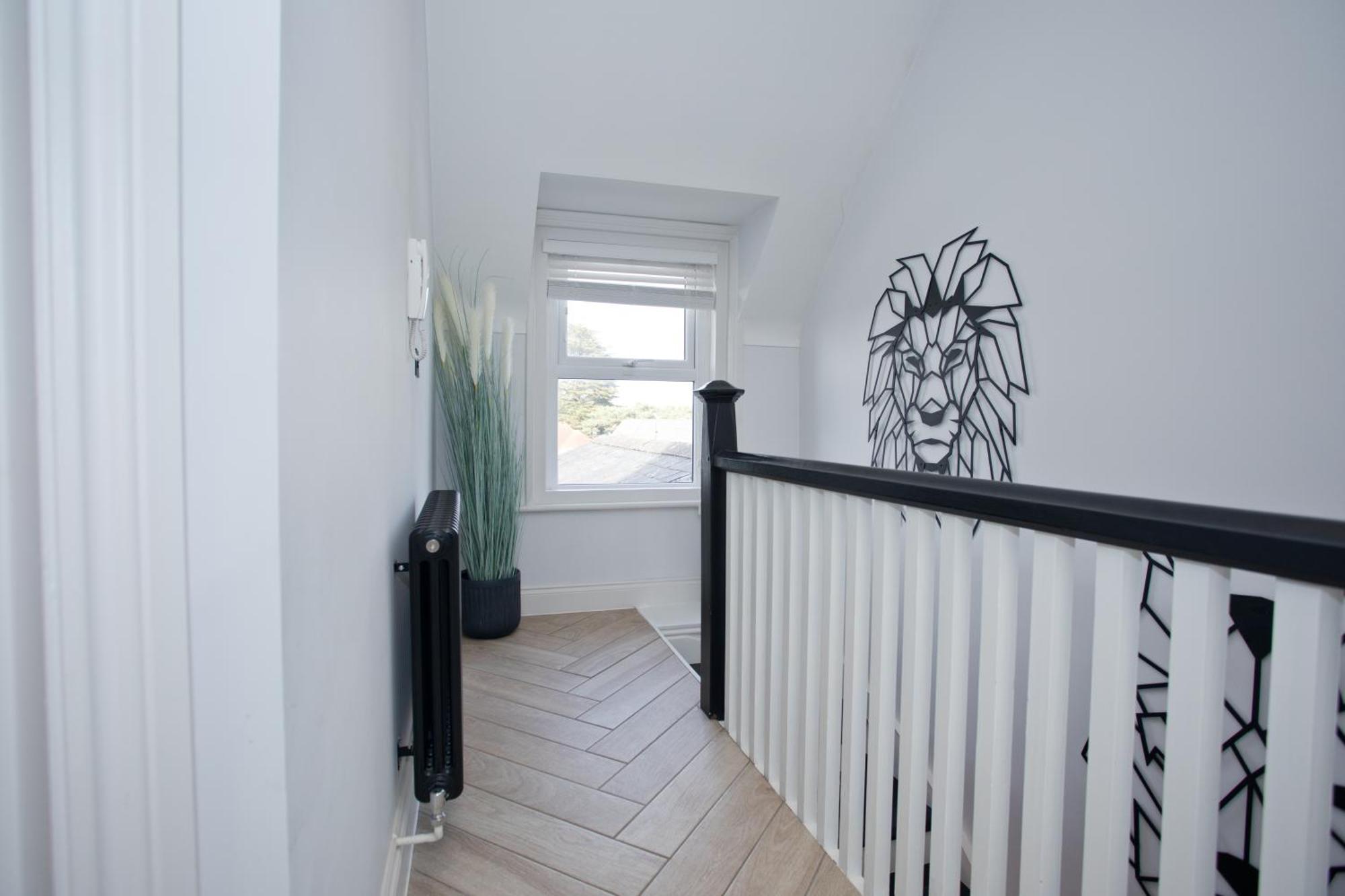 Ultra Stylish Apt Set In An Affluent Location พูล ภายนอก รูปภาพ