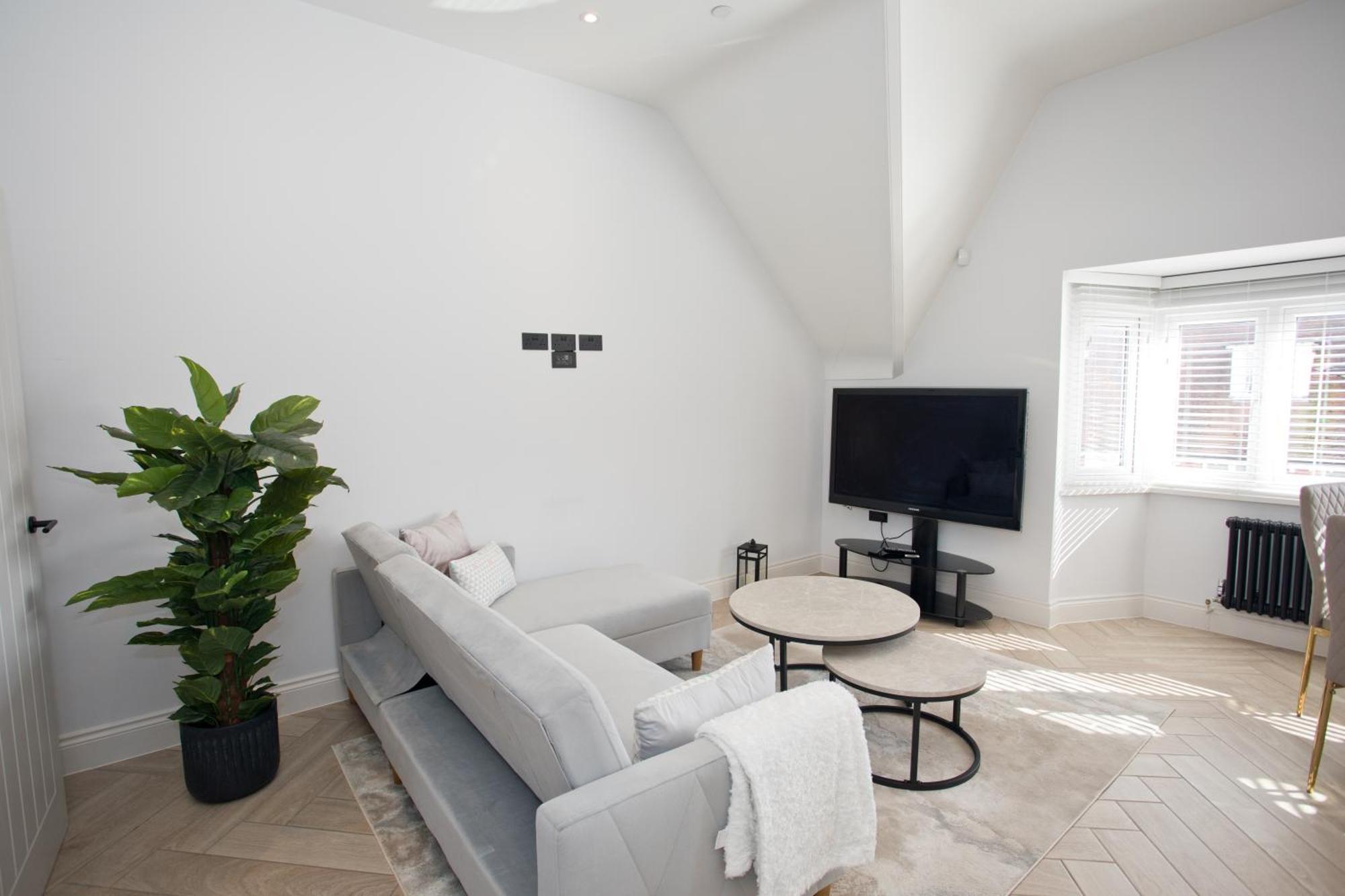 Ultra Stylish Apt Set In An Affluent Location พูล ภายนอก รูปภาพ