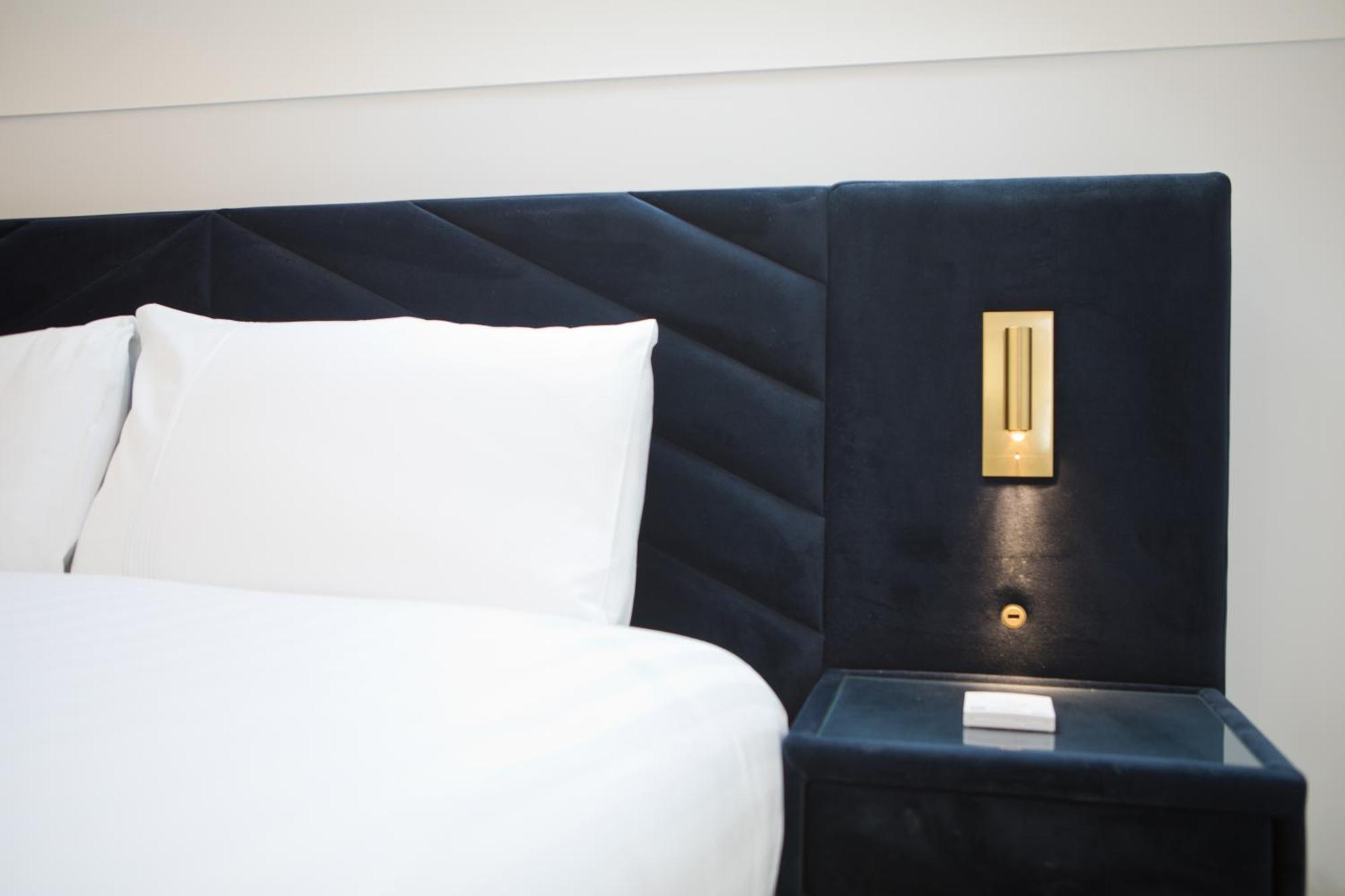 Ultra Stylish Apt Set In An Affluent Location พูล ภายนอก รูปภาพ