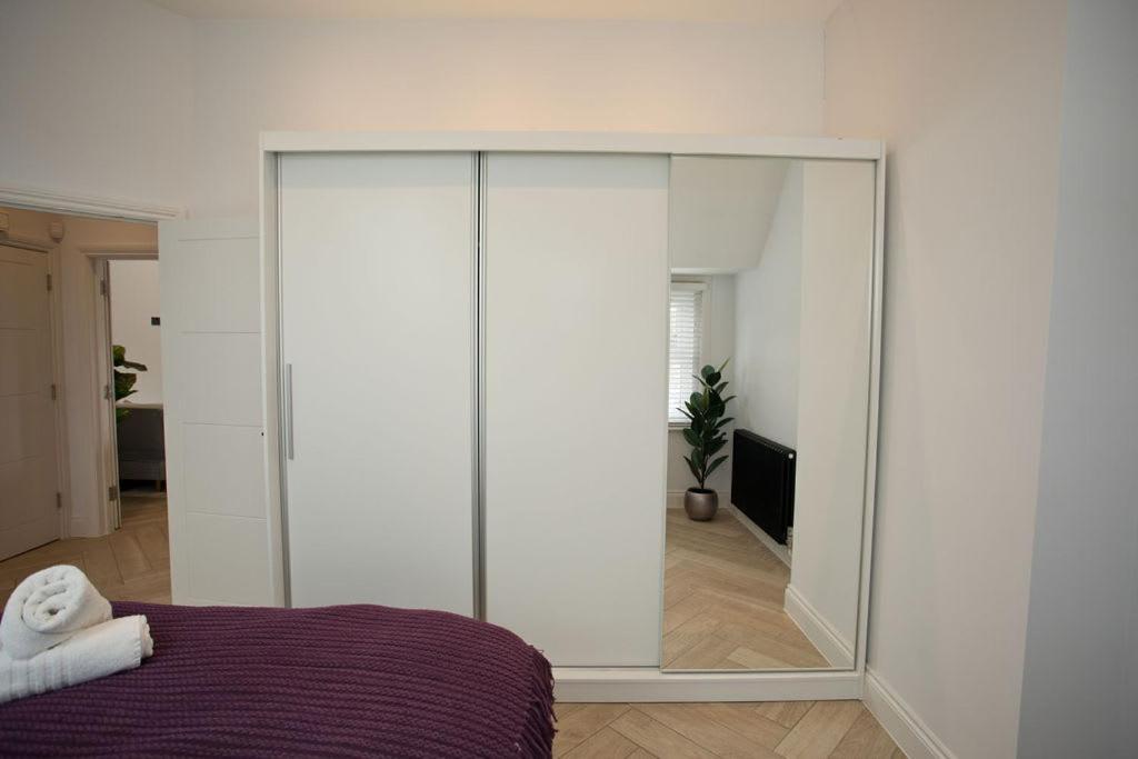 Ultra Stylish Apt Set In An Affluent Location พูล ภายนอก รูปภาพ