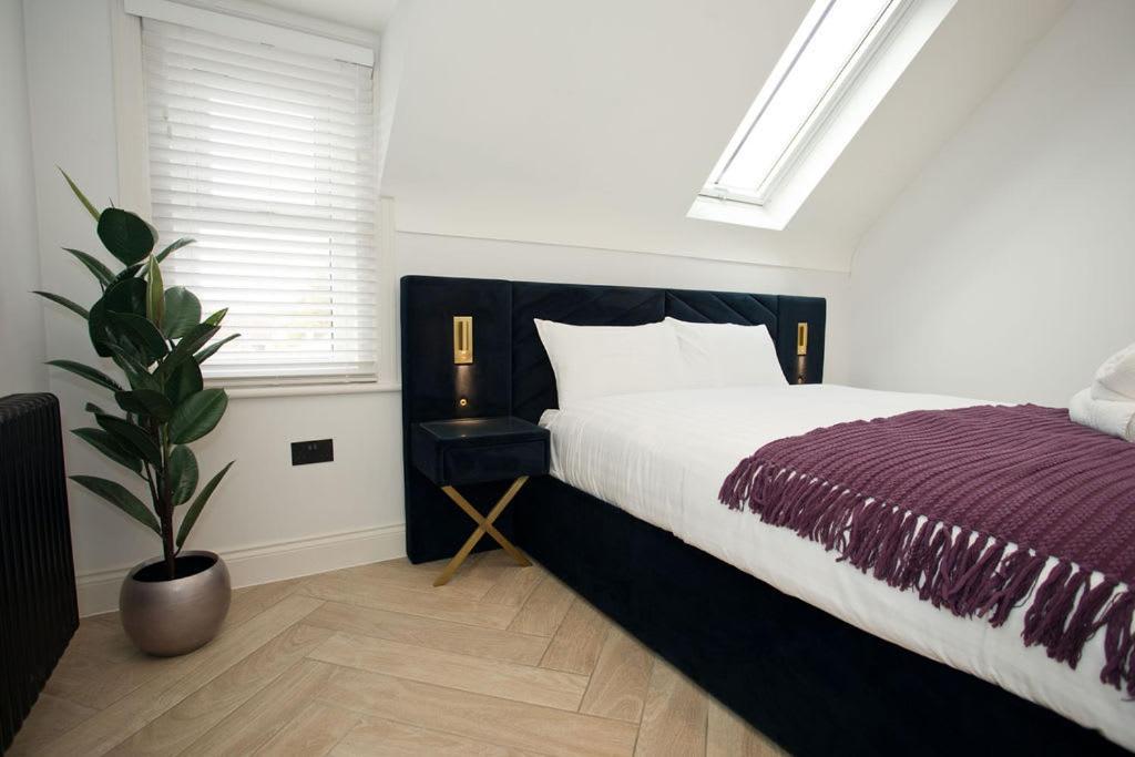 Ultra Stylish Apt Set In An Affluent Location พูล ภายนอก รูปภาพ