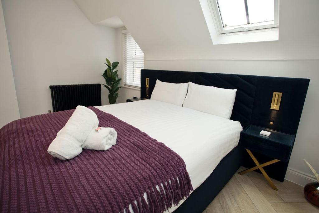Ultra Stylish Apt Set In An Affluent Location พูล ภายนอก รูปภาพ